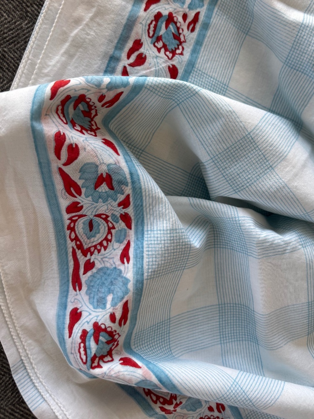 NWOT, SZ BLOCKPRINTS, HAND PRINTED, BLOCKED SARONG IN LIGHT BLUE/RED/WHITE